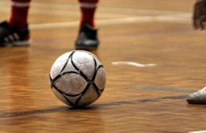 Maturanti Tehničke škole i profesori odmeravaju snage u futsalu