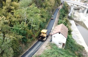 U toku asfaltiranje puta od MZ Prekodolce do naselja Duge Njive
