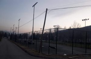 Radovi na ograđivanju teniskih terena privode se kraju