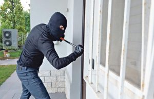 Provalio u kuću, ukrao novac, zlato i automobil