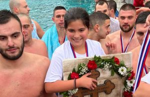 Desetogodišnja Dunja Veselinović prva doplivala do Časnog krsta